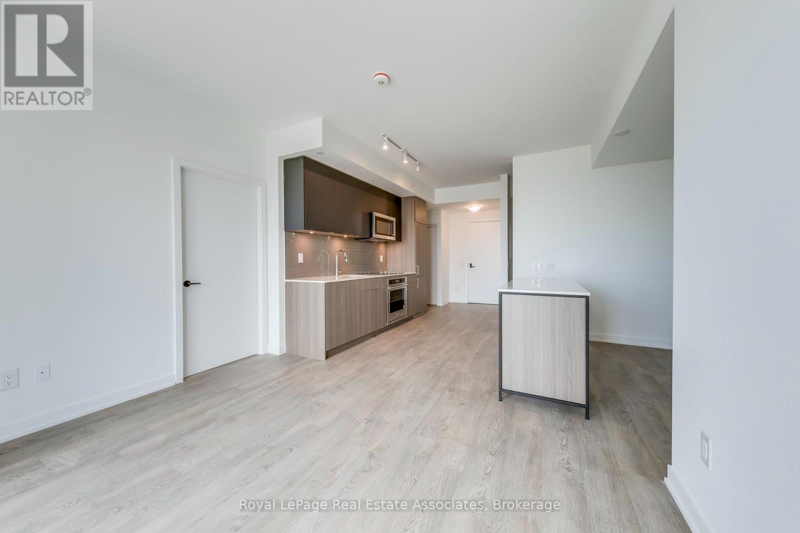806 - 220 Missinnihe Way, Mississauga, Ontario  L5H 0A9 - Photo 4 - W13663248