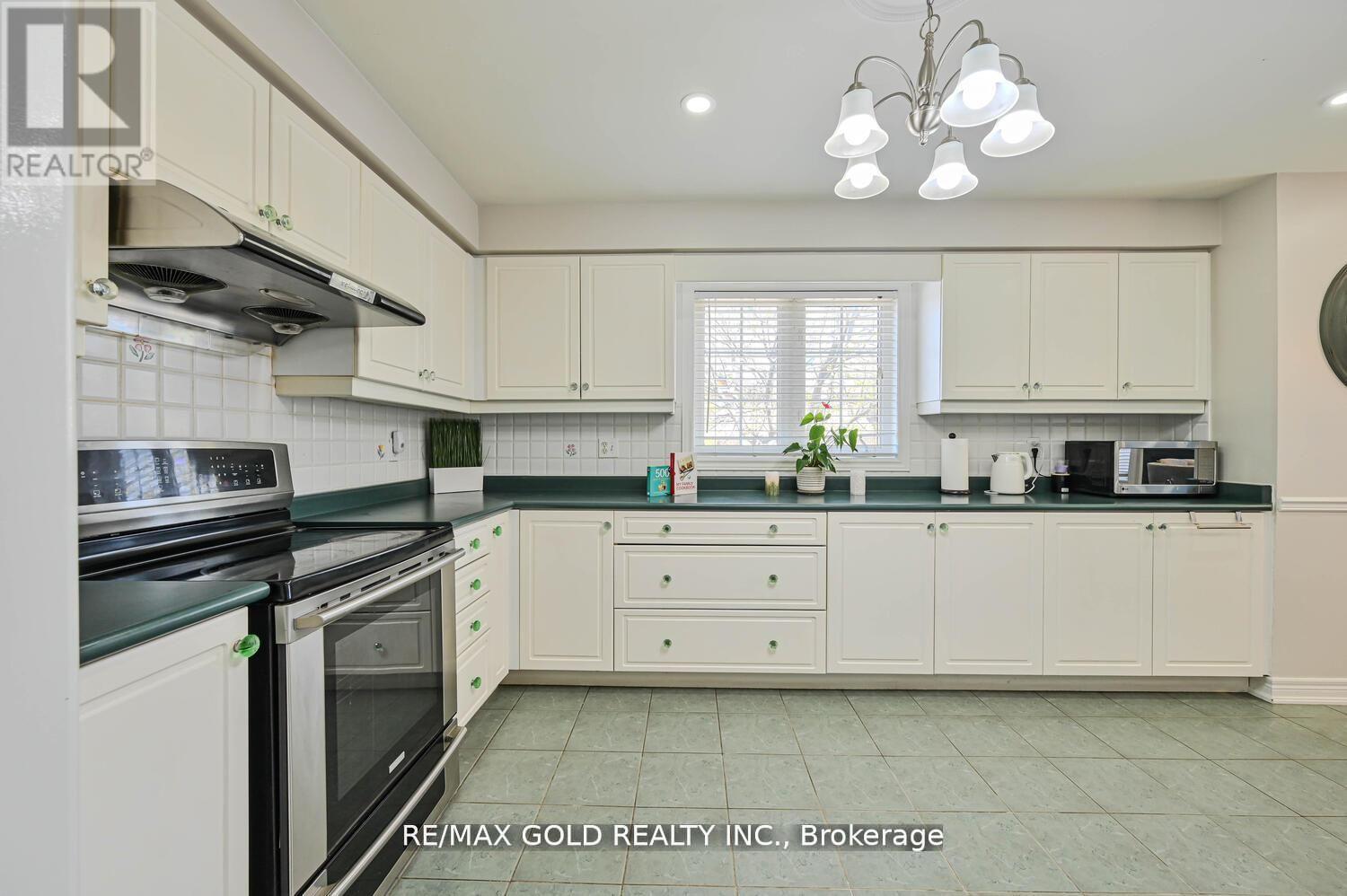 156 Barleyfield Road, Brampton, Ontario  L6R 2K3 - Photo 16 - W13663250