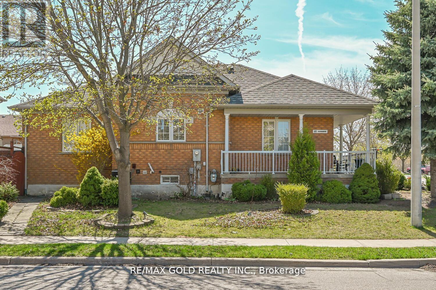 156 Barleyfield Road, Brampton, Ontario  L6R 2K3 - Photo 2 - W13663250