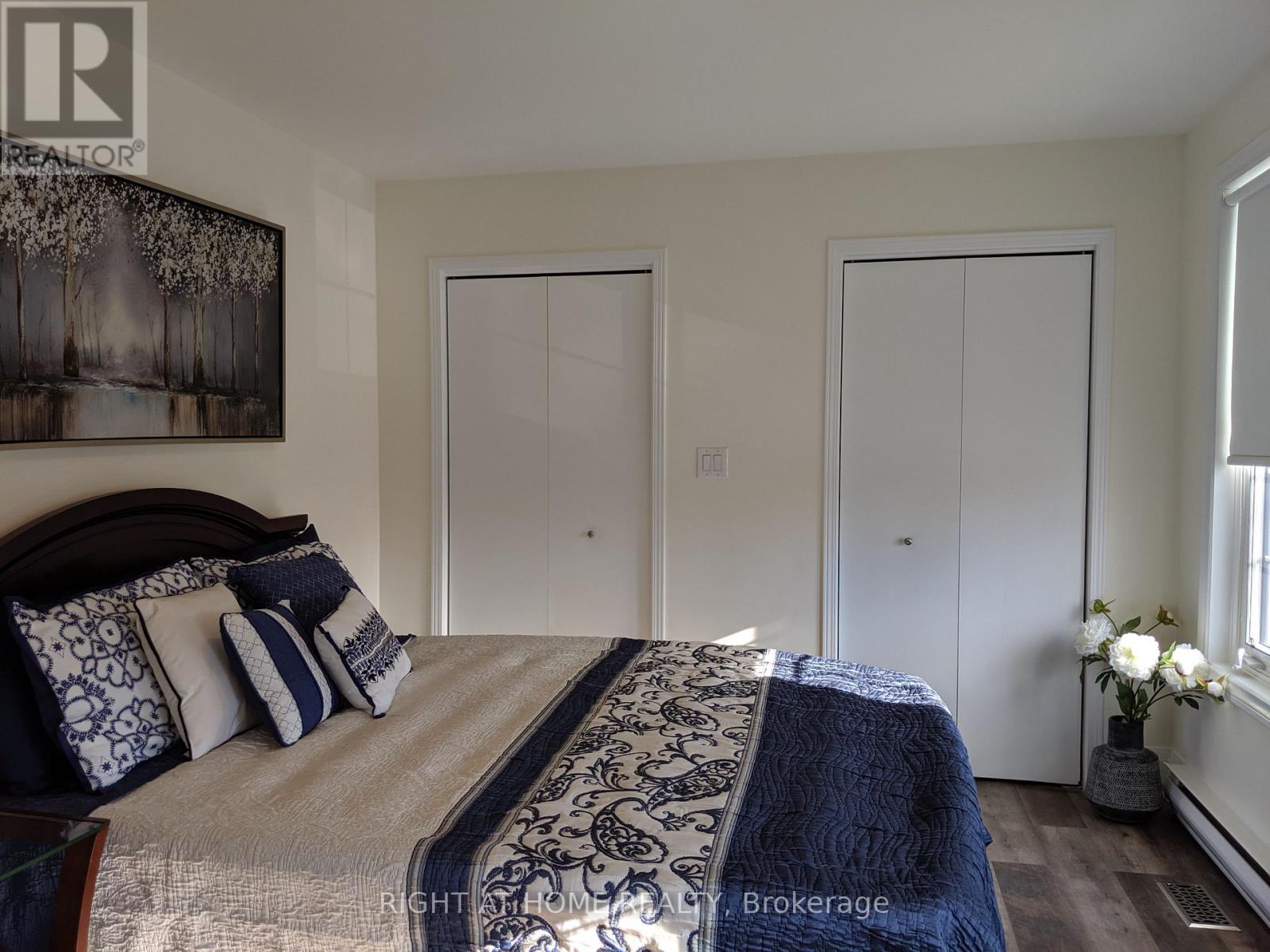 Annex Apartment - 2463 Rebecca Street, Oakville, Ontario L6L 2B1 - Photo 2 - W13663252