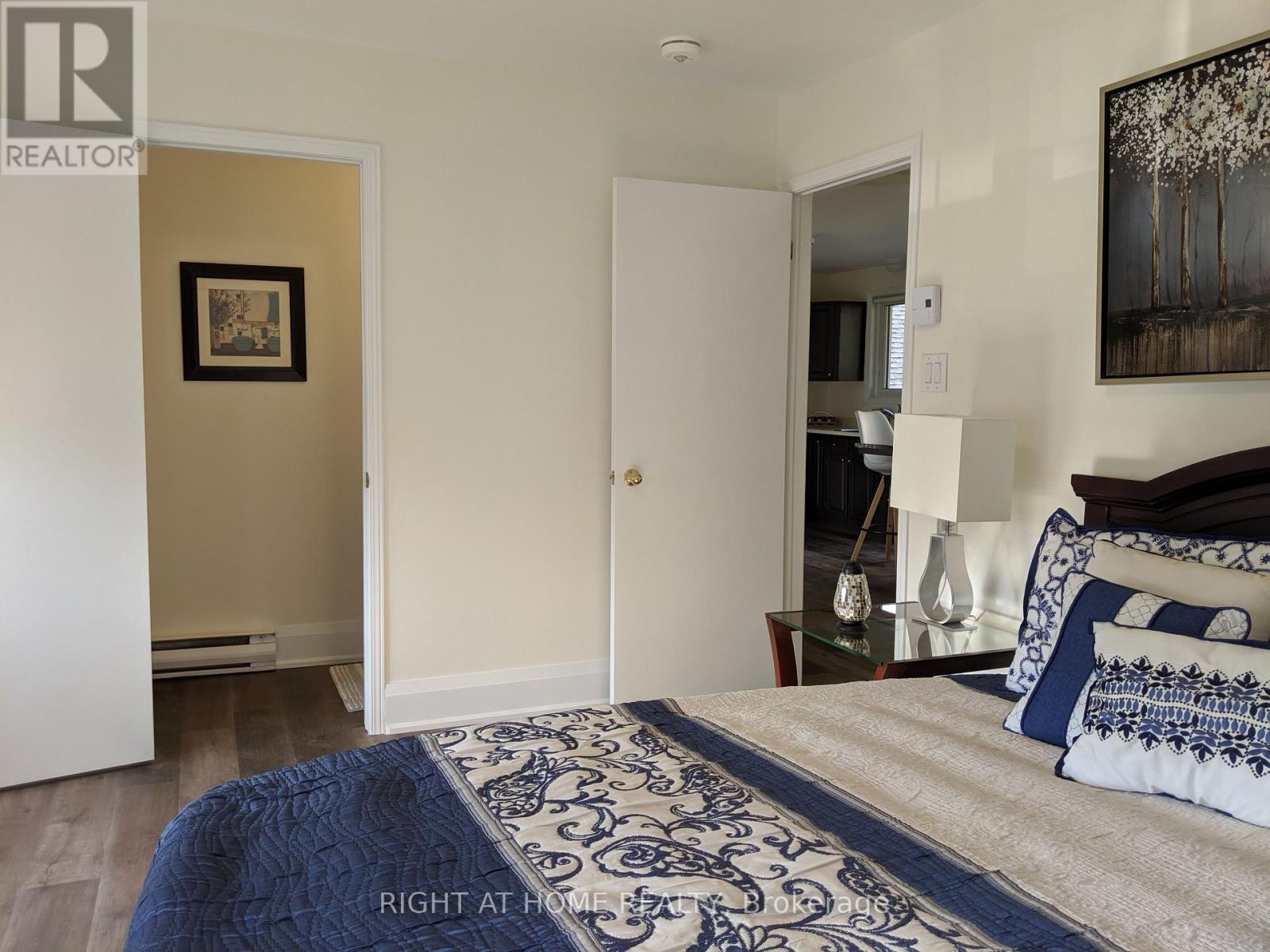Annex Apartment - 2463 Rebecca Street, Oakville, Ontario L6L 2B1 - Photo 3 - W13663252