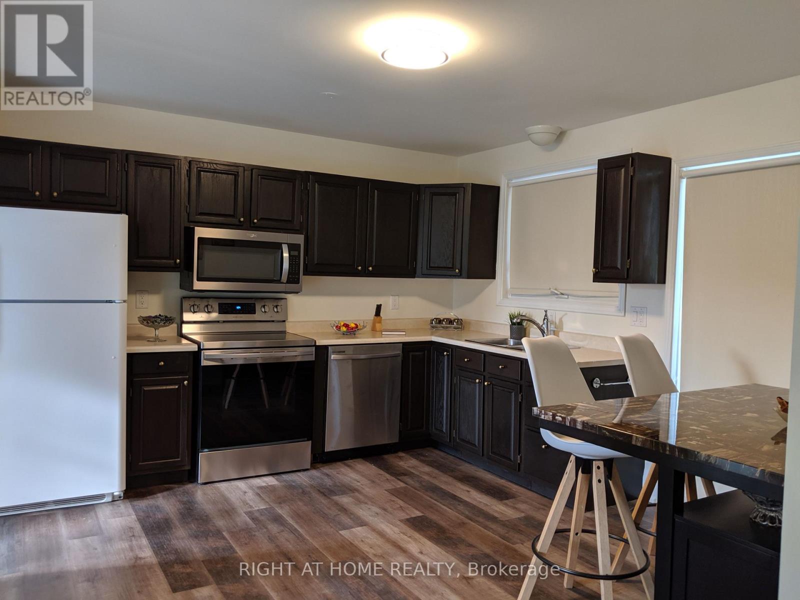 Annex Apartment - 2463 Rebecca Street, Oakville, Ontario L6L 2B1 - Photo 4 - W13663252