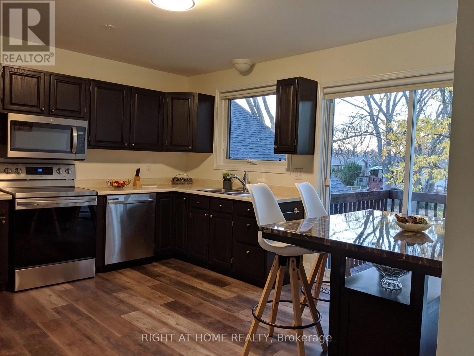Annex Apartment - 2463 Rebecca Street, Oakville, Ontario L6L 2B1 - Photo 5 - W13663252