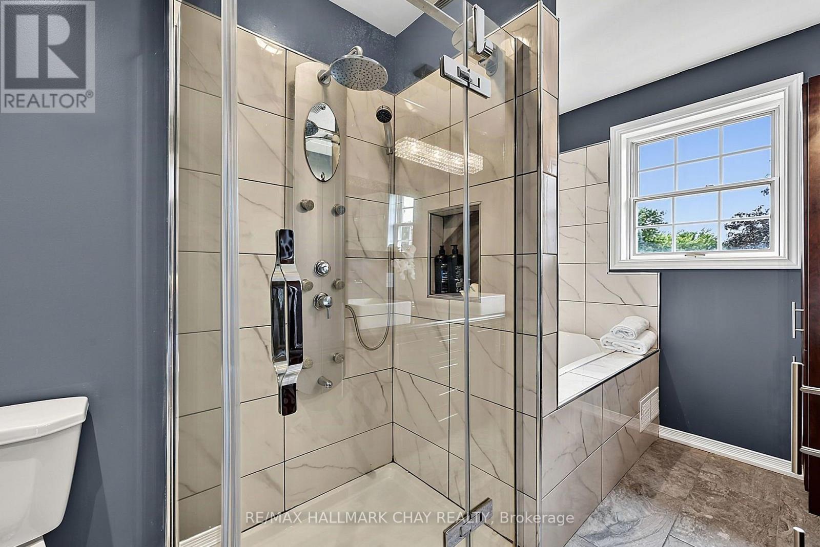 334 Parkwood Avenue, Bradford West Gwillimbury, Ontario  L3Z 2E4 - Photo 17 - N13663154