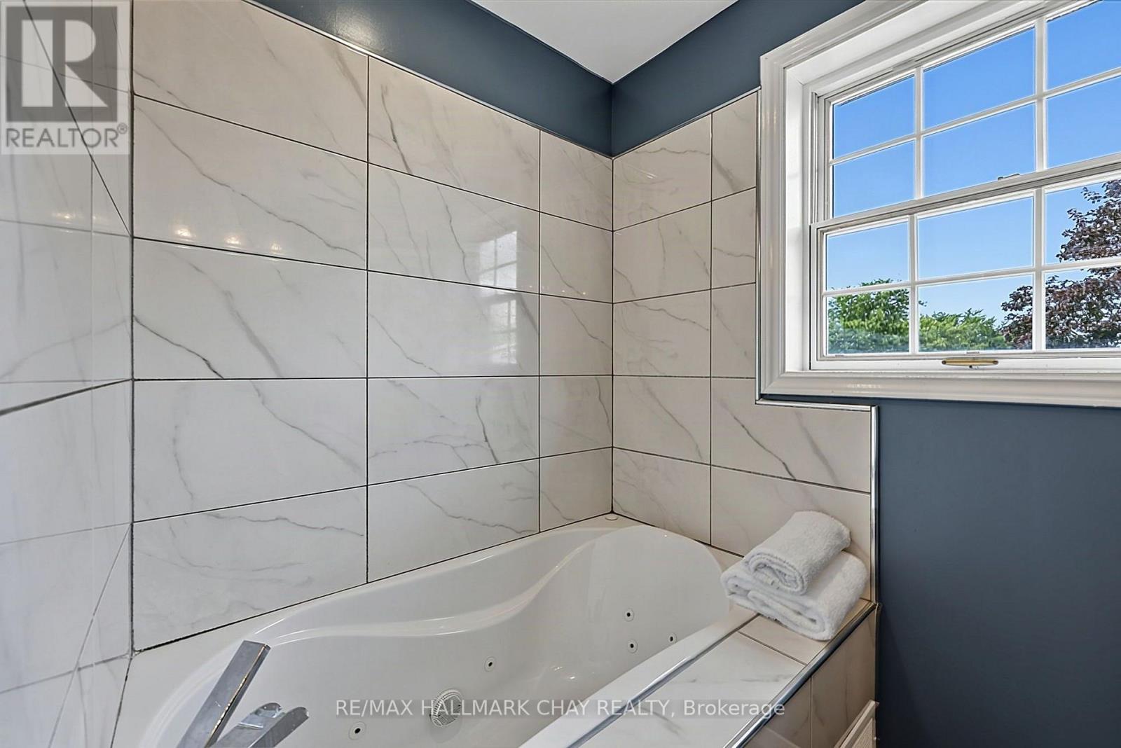 334 Parkwood Avenue, Bradford West Gwillimbury, Ontario  L3Z 2E4 - Photo 18 - N13663154