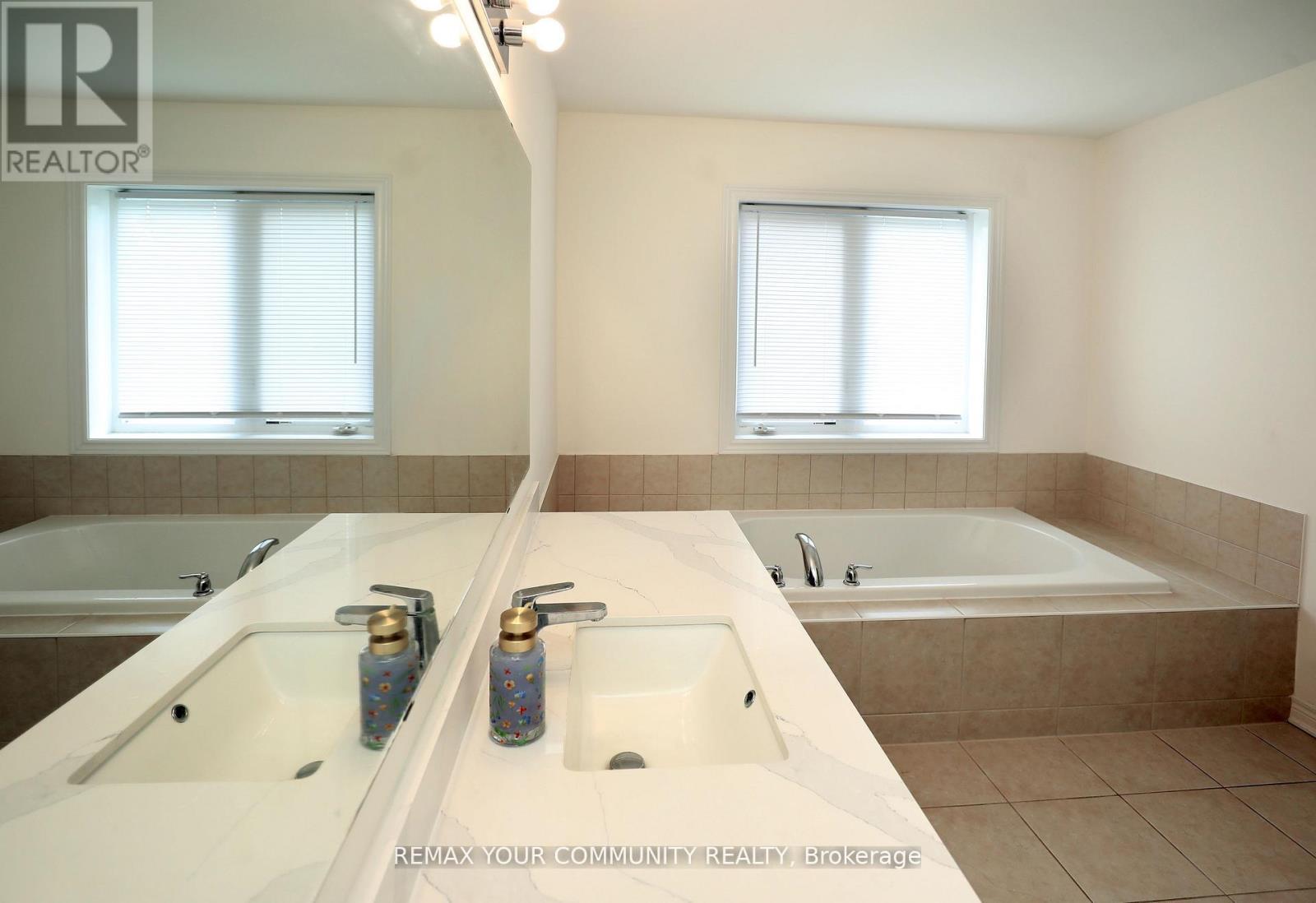 39 Kavanagh Avenue, East Gwillimbury, Ontario L9N 0P6 - Photo 21 - N13533060