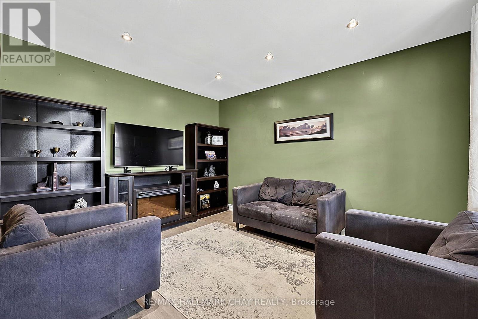 334 Parkwood Avenue, Bradford West Gwillimbury, Ontario  L3Z 2E4 - Photo 5 - N13663154
