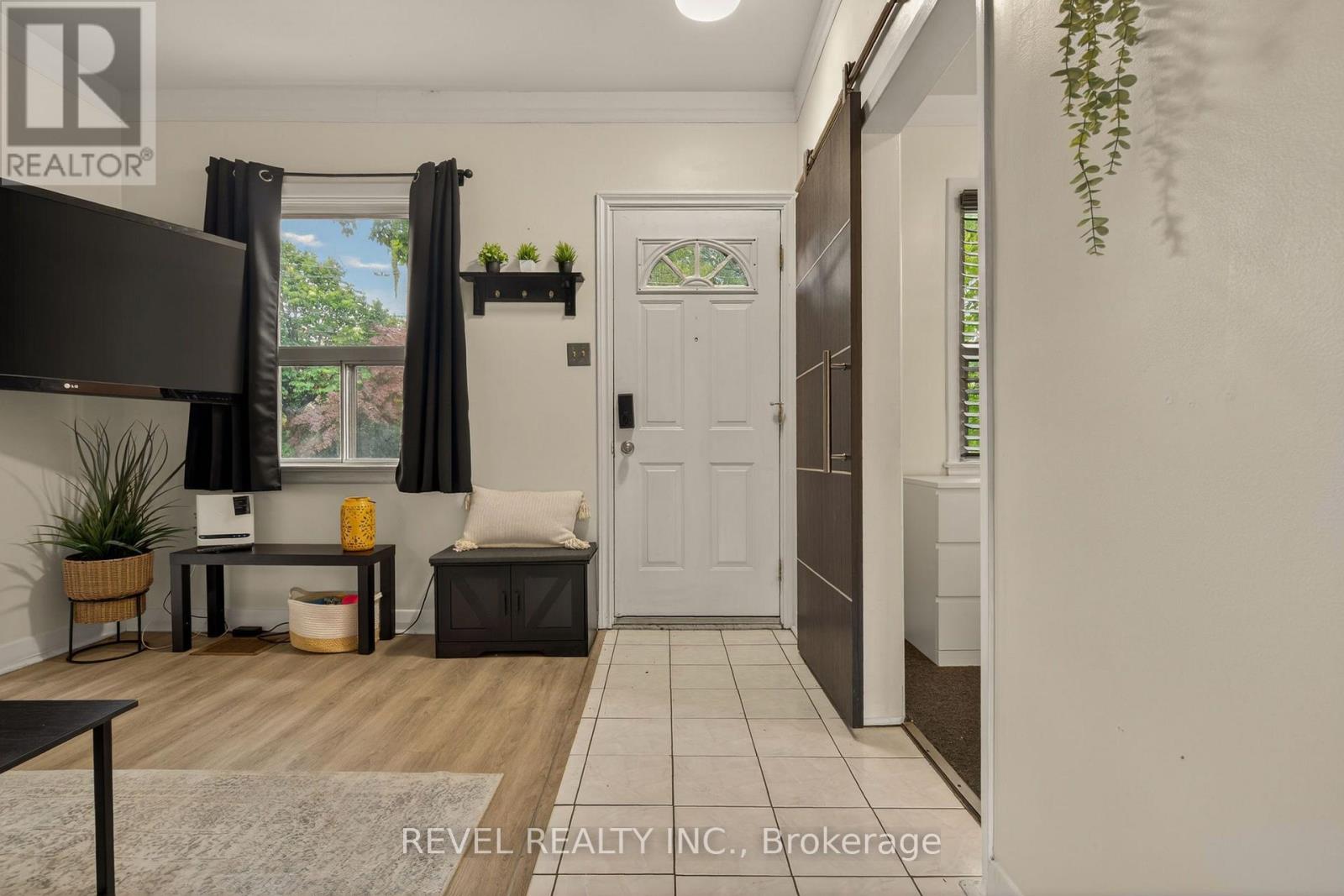 153 Ferrie Street E, Hamilton, Ontario  L8L 3T4 - Photo 3 - X13663072