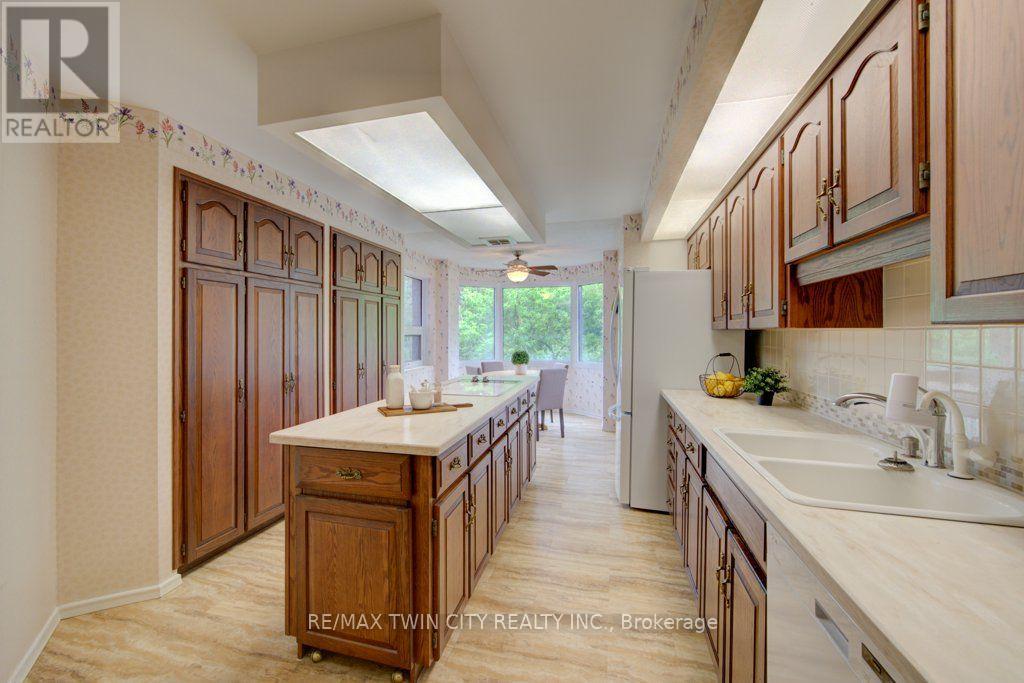 32 - 52 Blue Springs Drive, Waterloo, Ontario N2J 4M4 - Photo 13 - X13663122