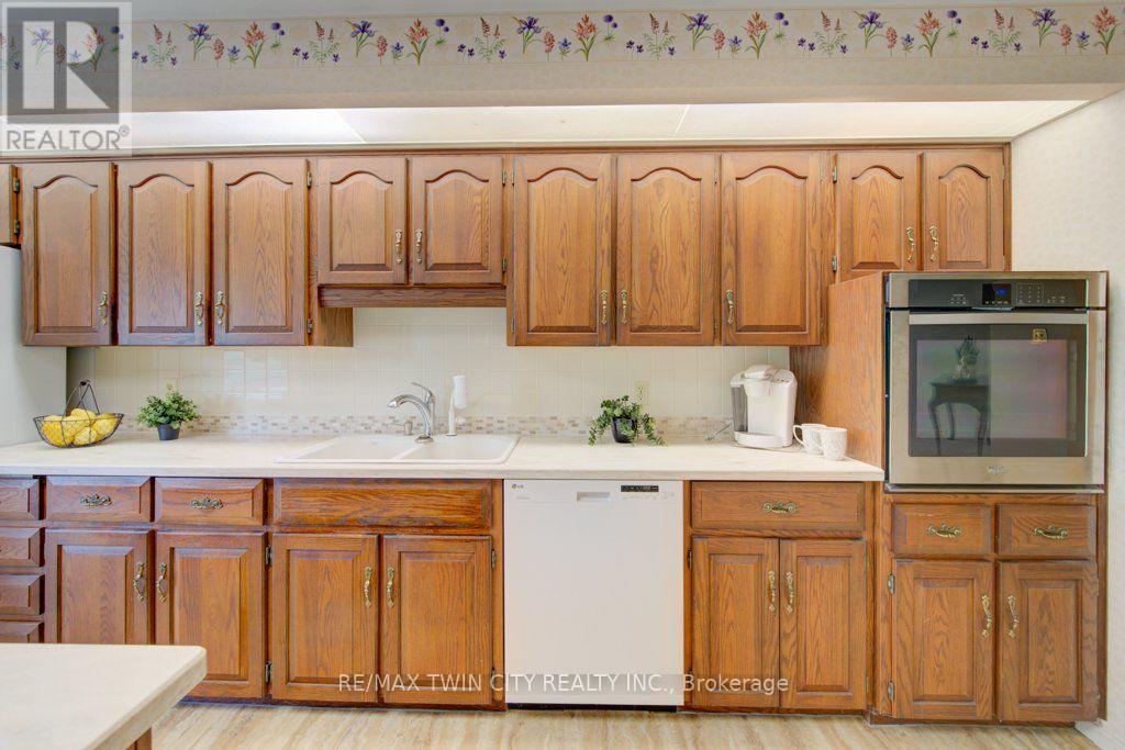 32 - 52 Blue Springs Drive, Waterloo, Ontario N2J 4M4 - Photo 15 - X13663122