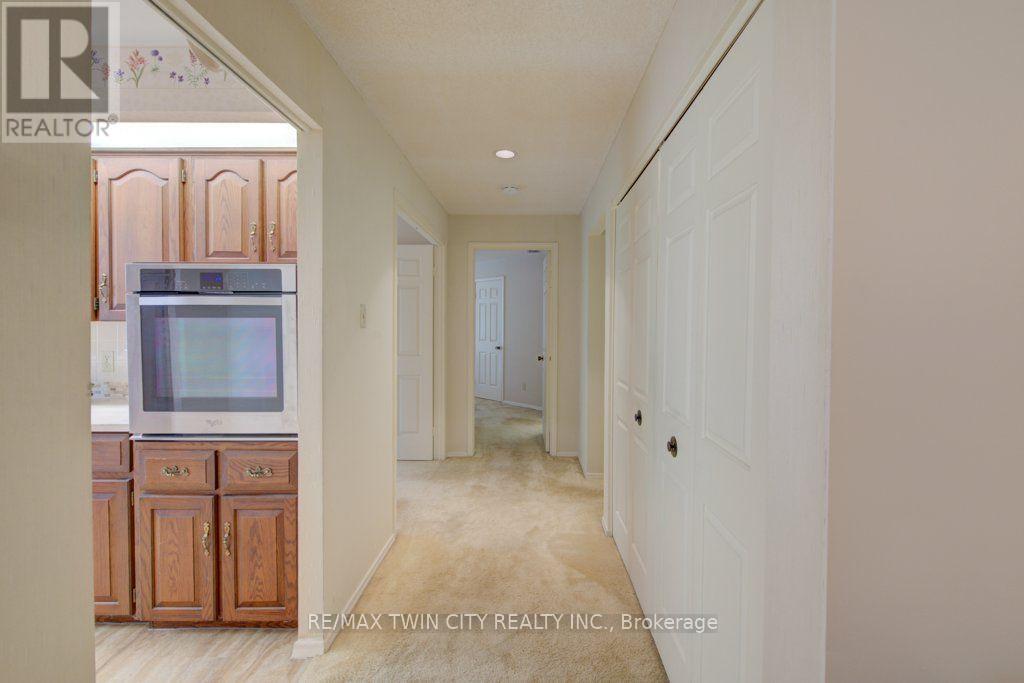 32 - 52 Blue Springs Drive, Waterloo, Ontario N2J 4M4 - Photo 19 - X13663122