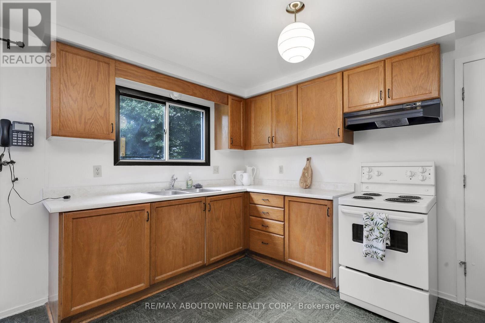 678 Edinburgh Road S, Guelph, Ontario  N1G 4H8 - Photo 12 - X13663172