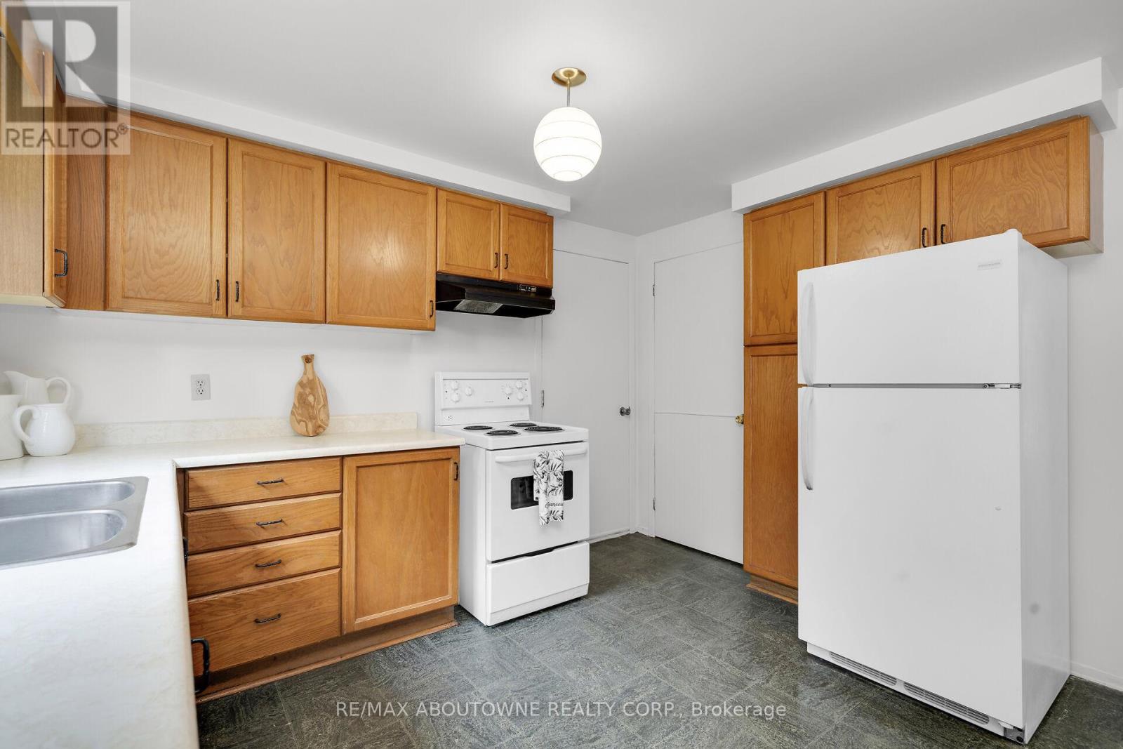 678 Edinburgh Road S, Guelph, Ontario  N1G 4H8 - Photo 13 - X13663172