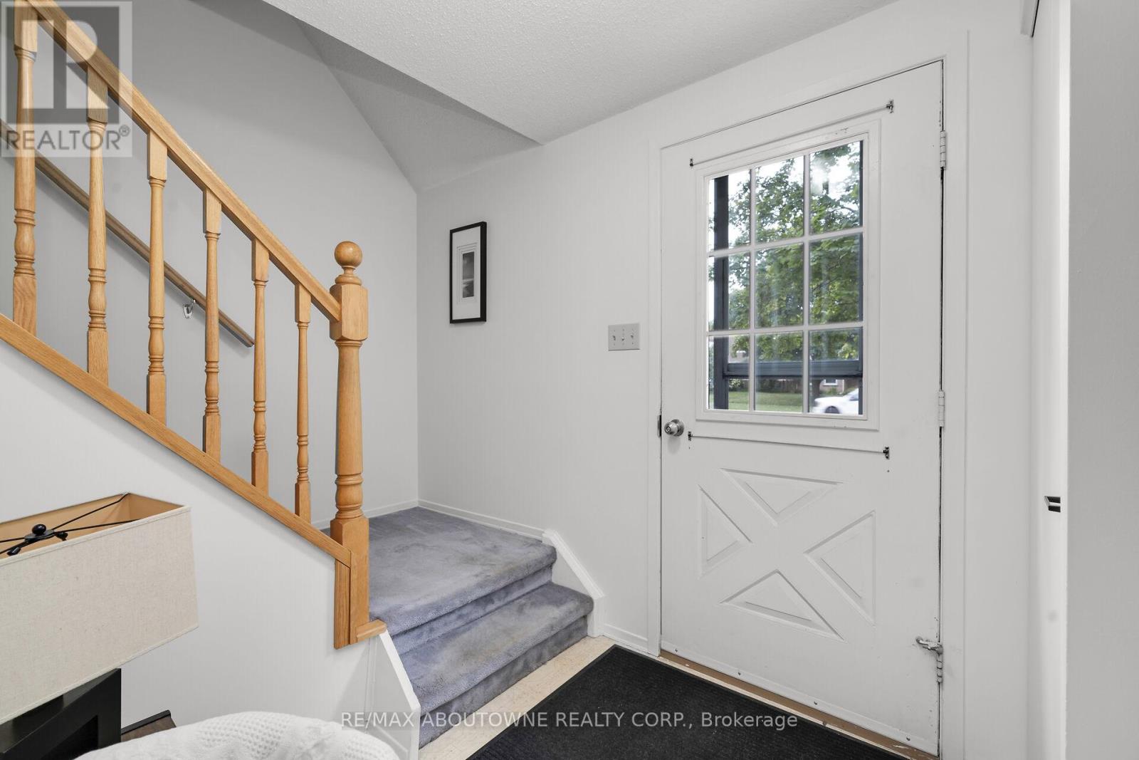 678 Edinburgh Road S, Guelph, Ontario  N1G 4H8 - Photo 3 - X13663172