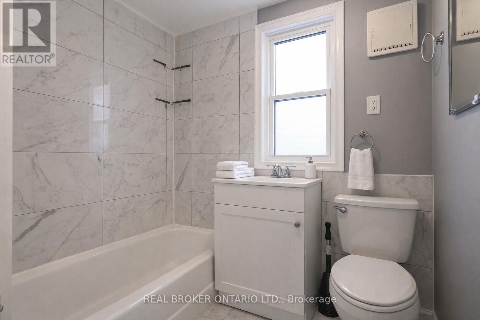4394 Ellis Street, Niagara Falls, Ontario  L2E 1H4 - Photo 13 - X13663216