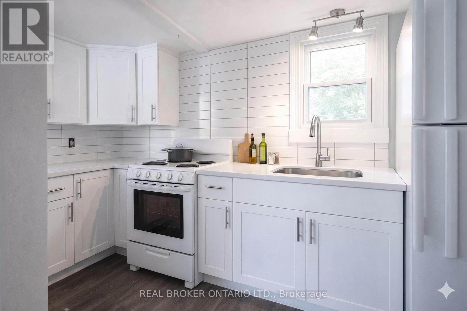 4394 Ellis Street, Niagara Falls, Ontario  L2E 1H4 - Photo 9 - X13663216