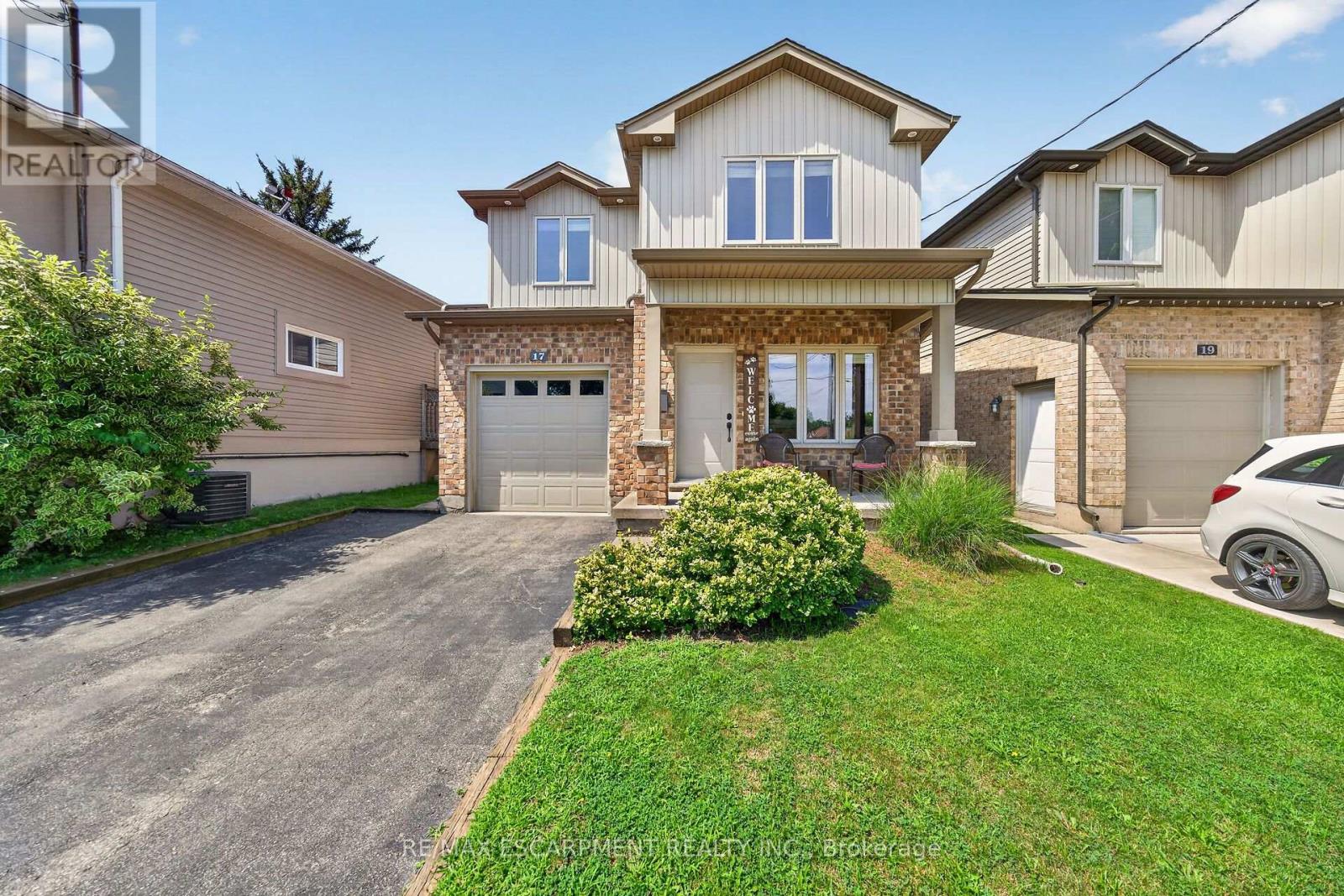 17 Grantham Avenue S, St. Catharines, Ontario  L2P 3B3 - Photo 1 - X13663260