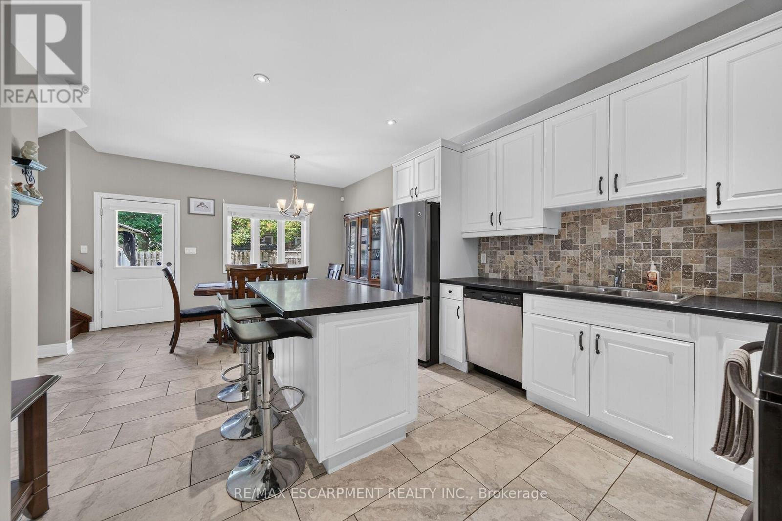 17 Grantham Avenue S, St. Catharines, Ontario  L2P 3B3 - Photo 10 - X13663260