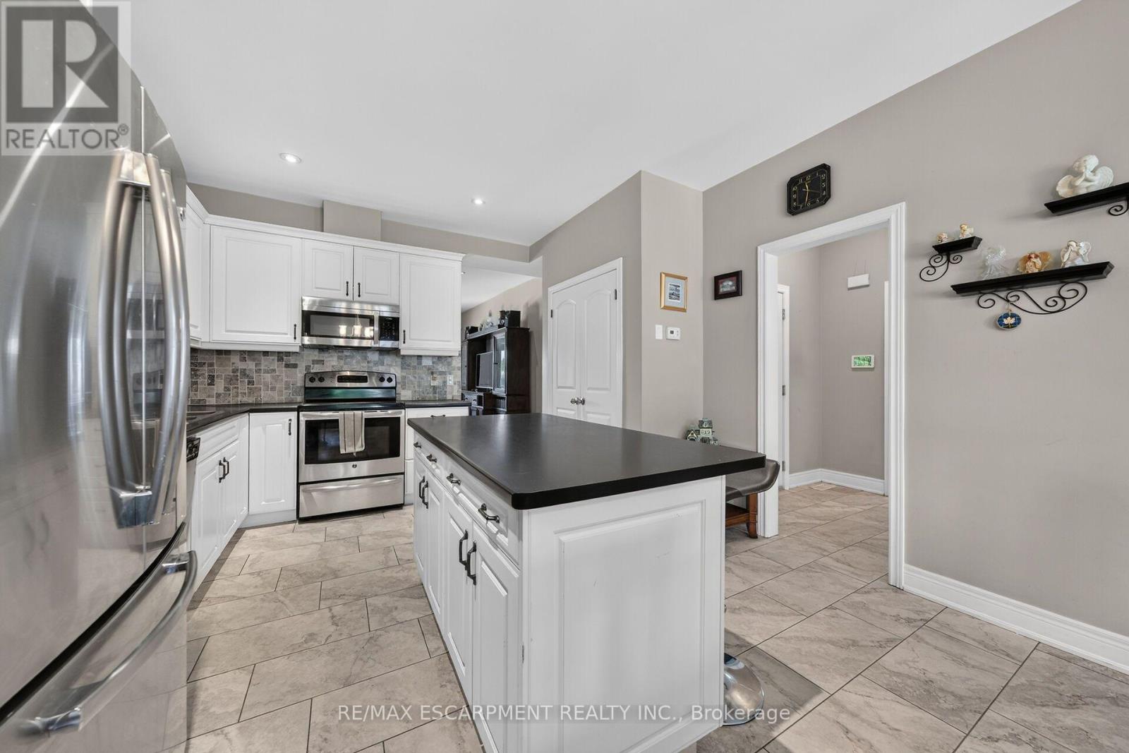 17 Grantham Avenue S, St. Catharines, Ontario  L2P 3B3 - Photo 13 - X13663260