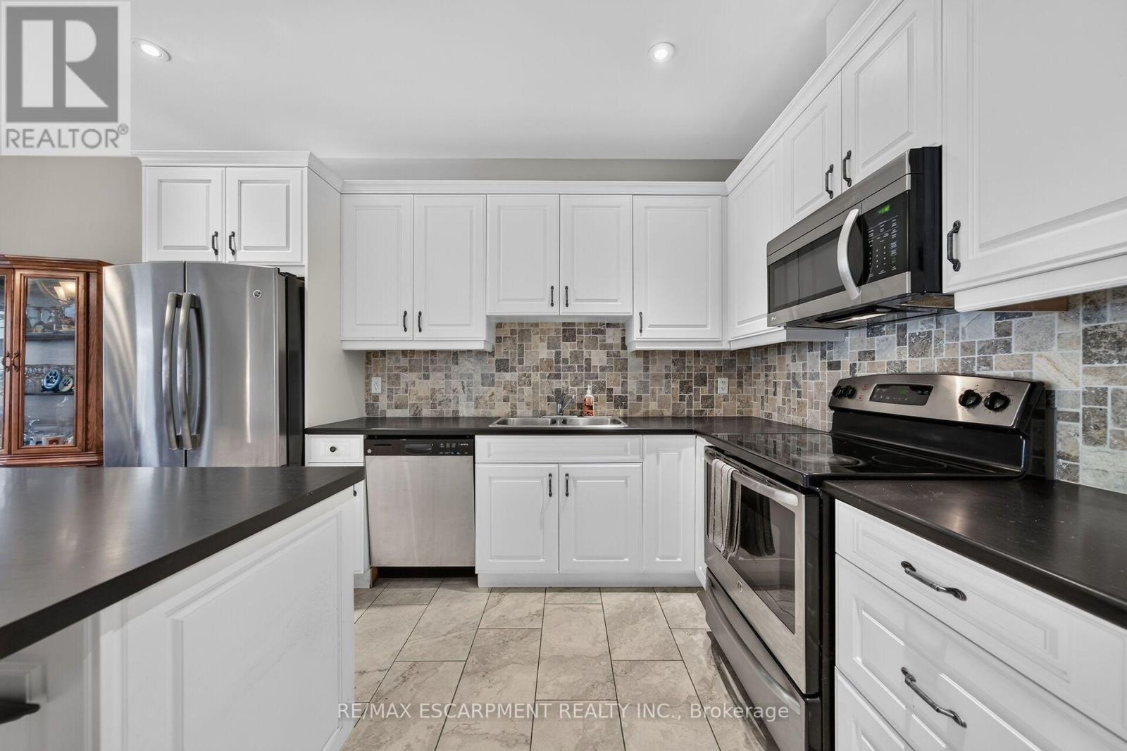17 Grantham Avenue S, St. Catharines, Ontario  L2P 3B3 - Photo 14 - X13663260