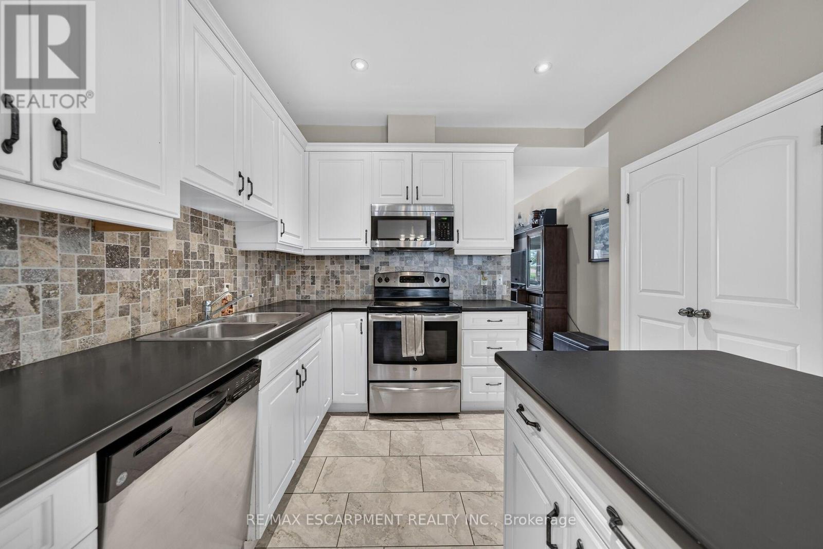 17 Grantham Avenue S, St. Catharines, Ontario  L2P 3B3 - Photo 15 - X13663260