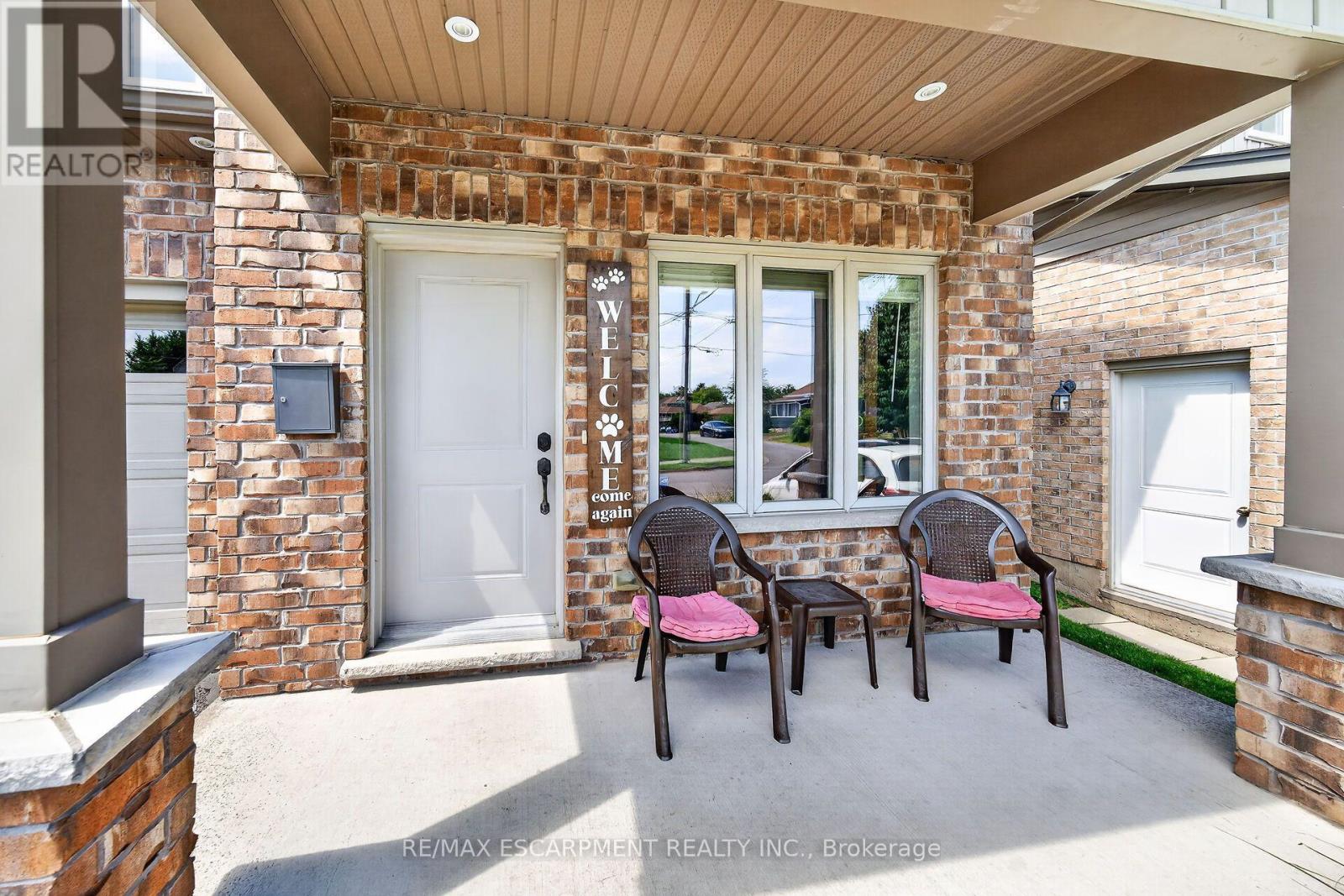 17 Grantham Avenue S, St. Catharines, Ontario  L2P 3B3 - Photo 3 - X13663260