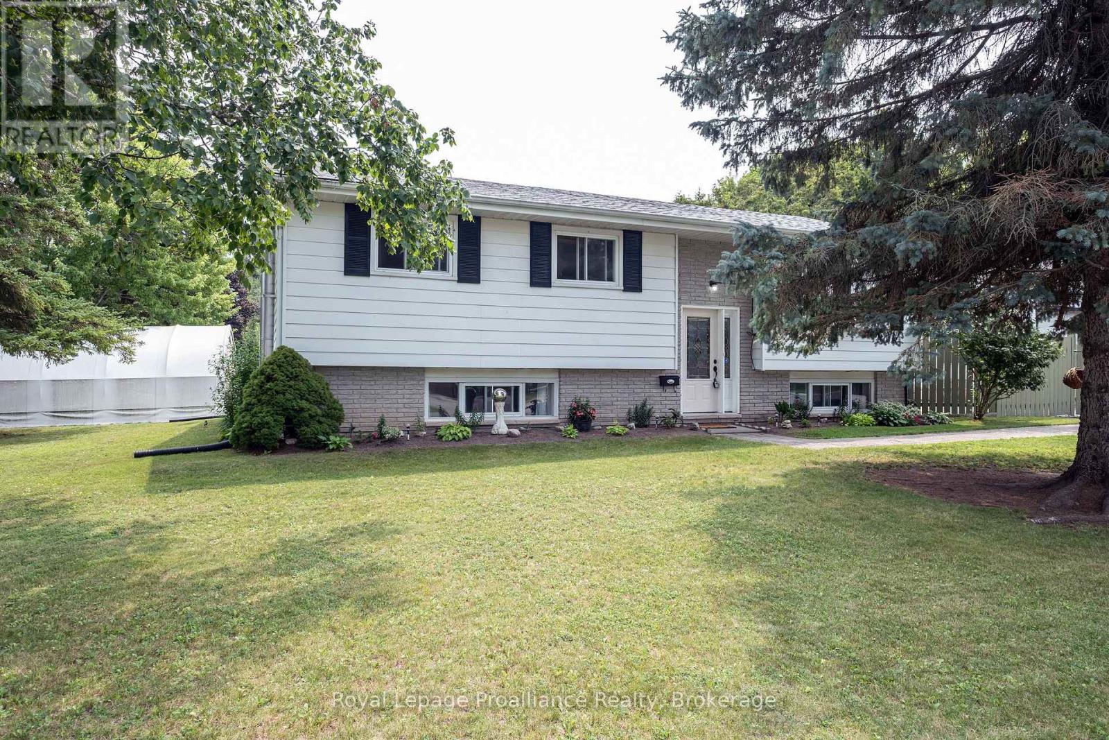 115 Nicholas Street, Quinte West, Ontario  K8V 6E8 - Photo 2 - X13663162