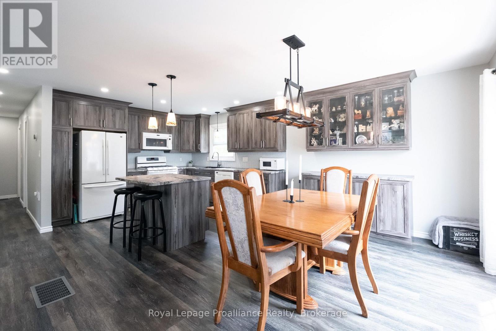 115 Nicholas Street, Quinte West, Ontario  K8V 6E8 - Photo 8 - X13663162