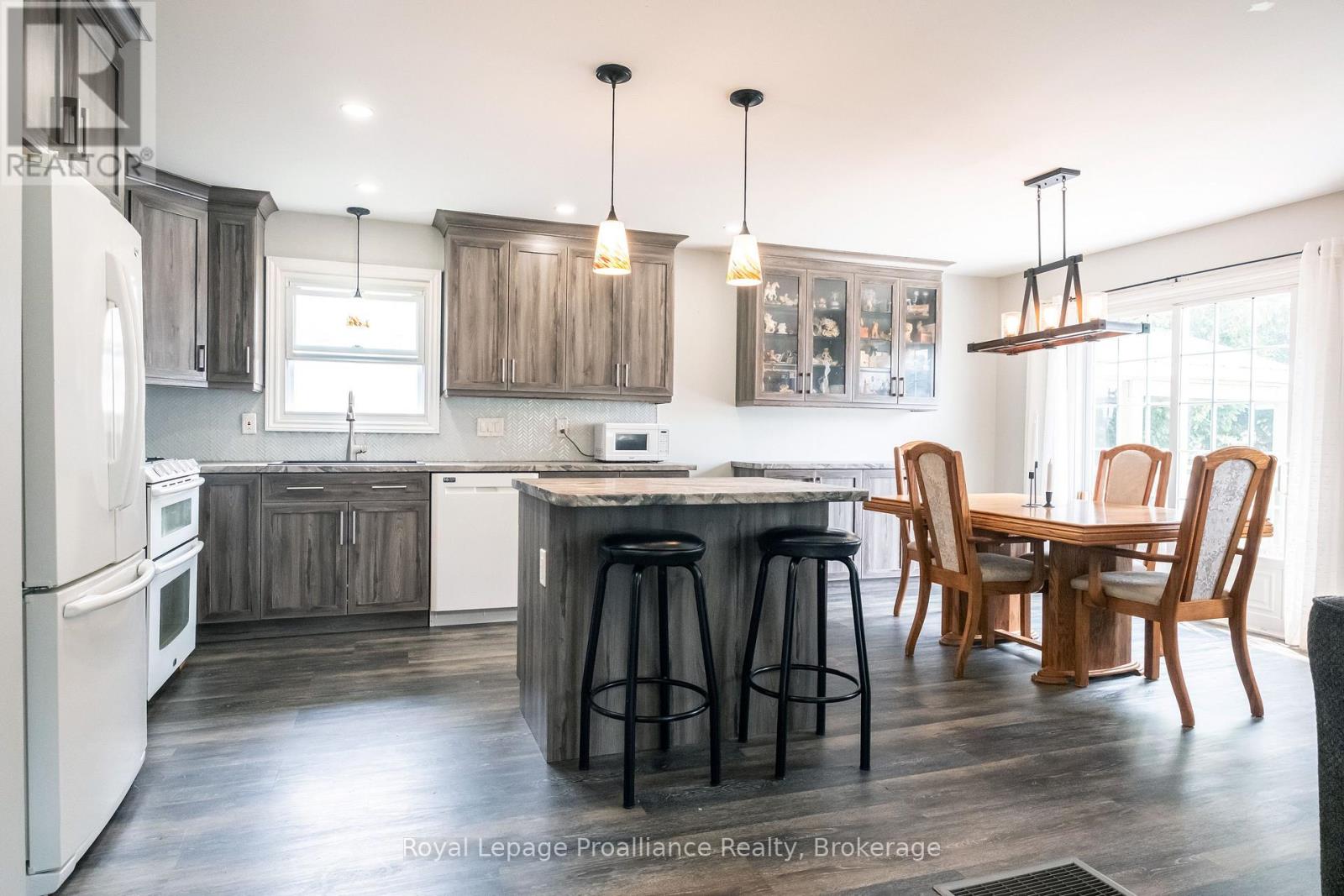 115 Nicholas Street, Quinte West, Ontario  K8V 6E8 - Photo 4 - X13663162
