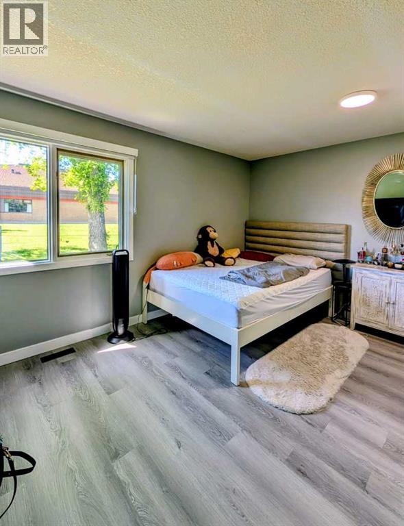 2851 Dovely Park SE, Calgary, Alberta  T2B 3G9 - Photo 6 - A2320855