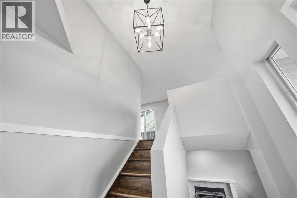 52 Erin Meadows Court Se, Calgary, Alberta  T2B 2Z7 - Photo 5 - A2335845