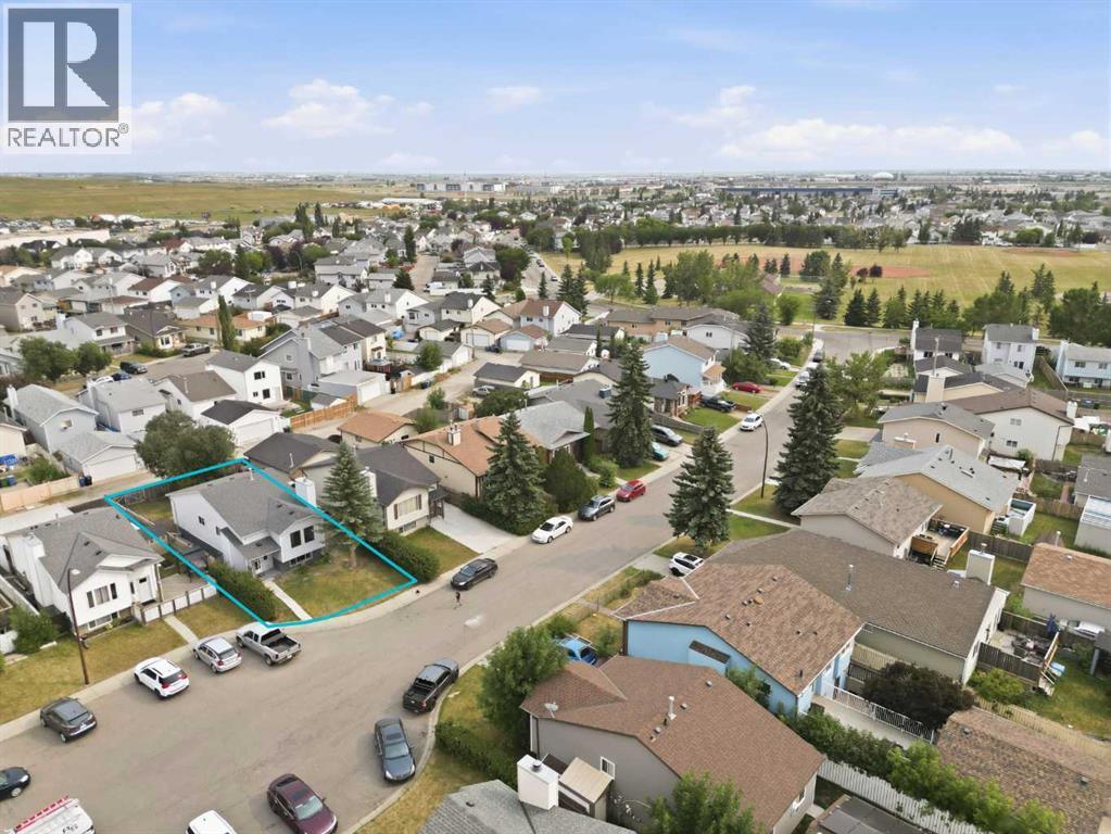 52 Erin Meadows Court Se, Calgary, Alberta  T2B 2Z7 - Photo 4 - A2335845