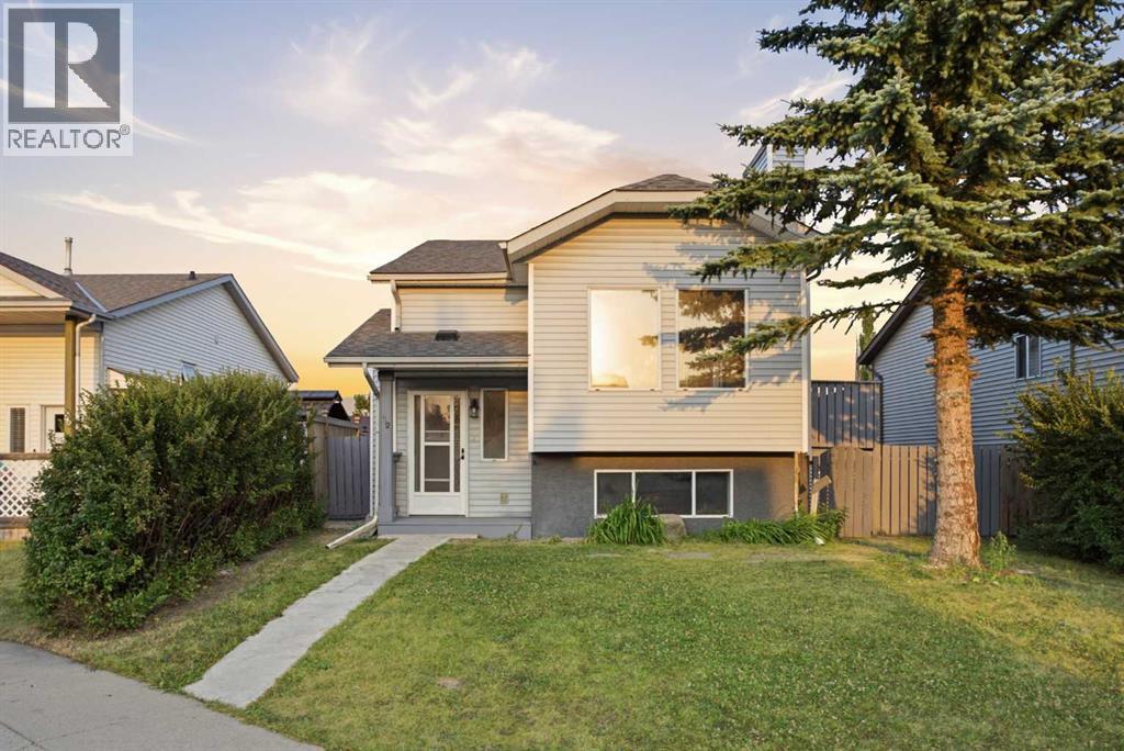 52 Erin Meadows Court SE, Calgary, Alberta