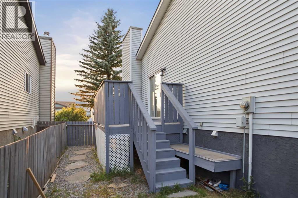 52 Erin Meadows Court Se, Calgary, Alberta  T2B 2Z7 - Photo 6 - A2335845