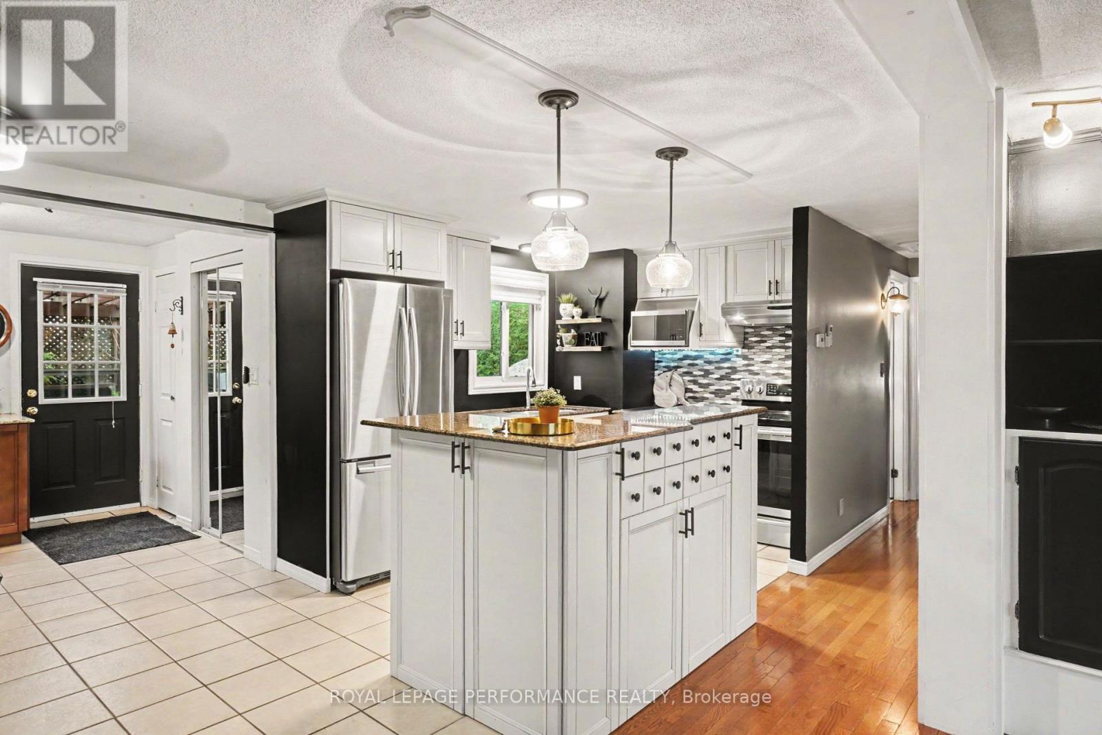 1497 Blackheath Street, Ottawa, Ontario  K1E 1K6 - Photo 3 - X13586924
