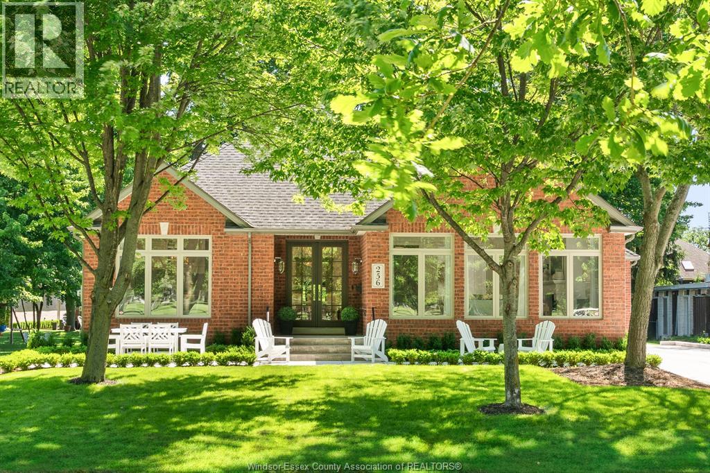 256 PENTILLY ROAD, Tecumseh, Ontario