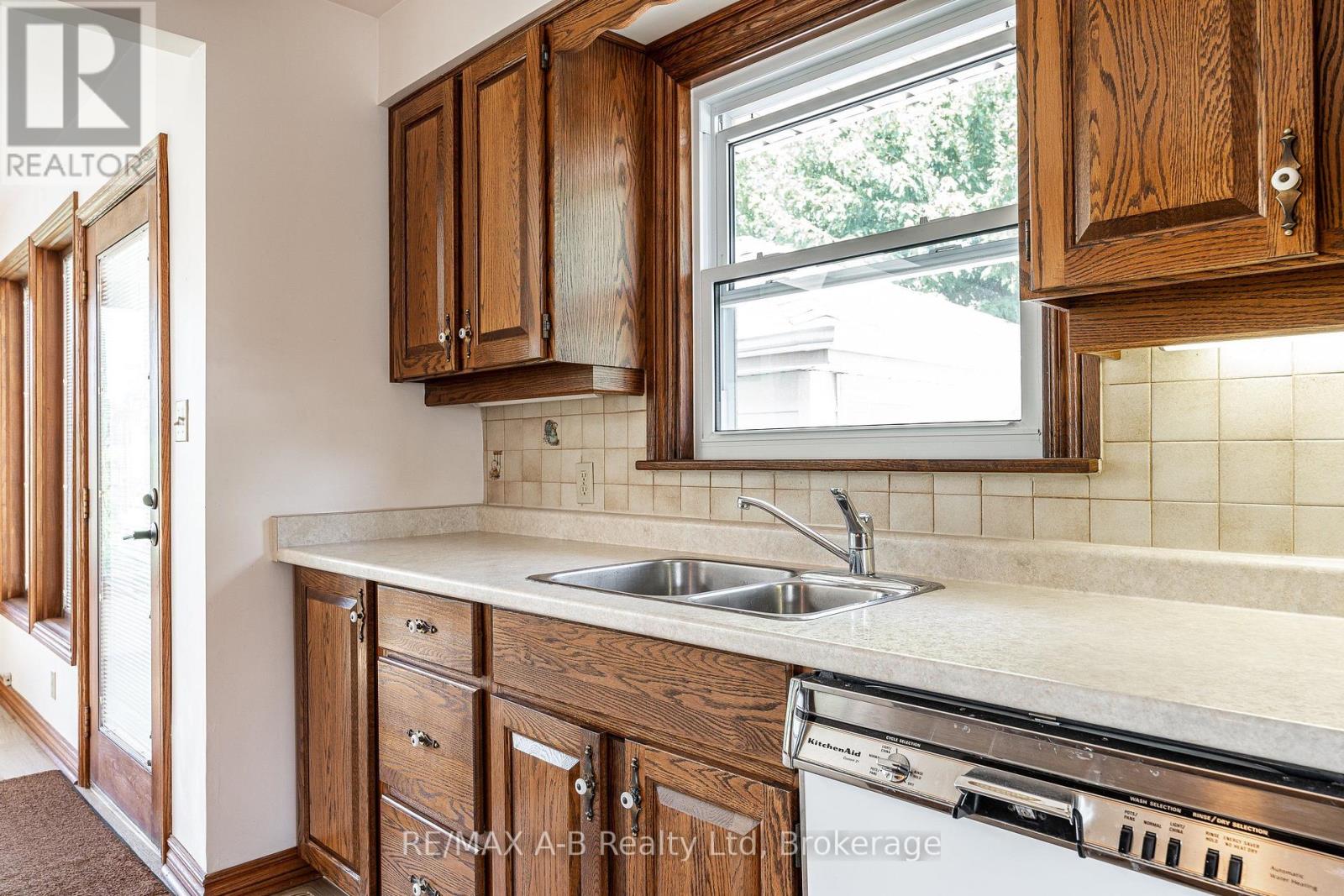 34 Warner Street, St. Marys, Ontario  N4X 0C3 - Photo 12 - X13663370