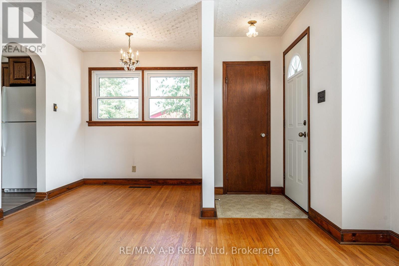 34 Warner Street, St. Marys, Ontario  N4X 0C3 - Photo 6 - X13663370