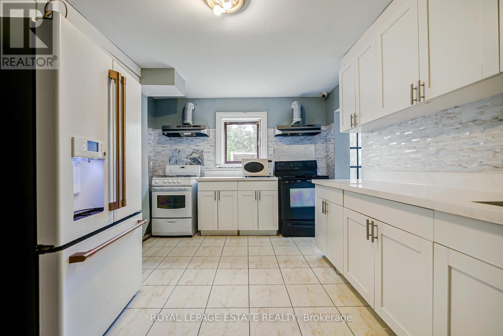 201 Christie Street, Toronto, Ontario  M6G 3B5 - Photo 10 - C13663302