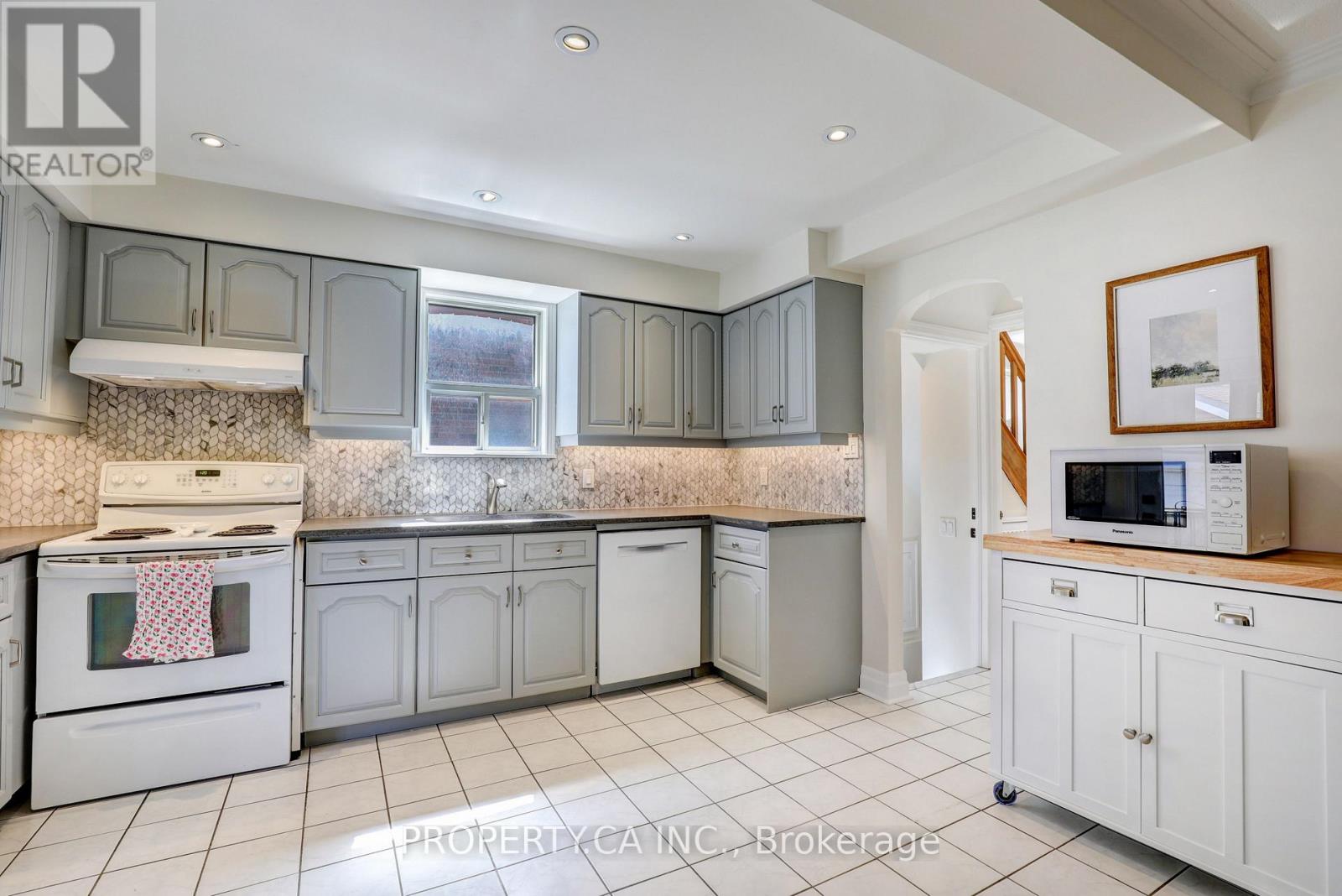 135 Cadorna Avenue, Toronto, Ontario  M4J 3X5 - Photo 10 - E13663394