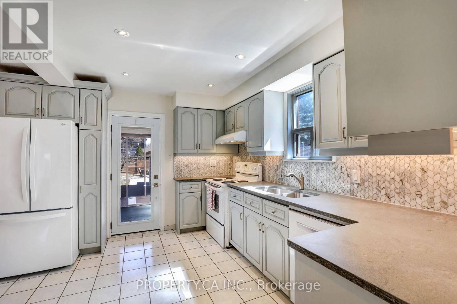 135 Cadorna Avenue, Toronto, Ontario  M4J 3X5 - Photo 9 - E13663394