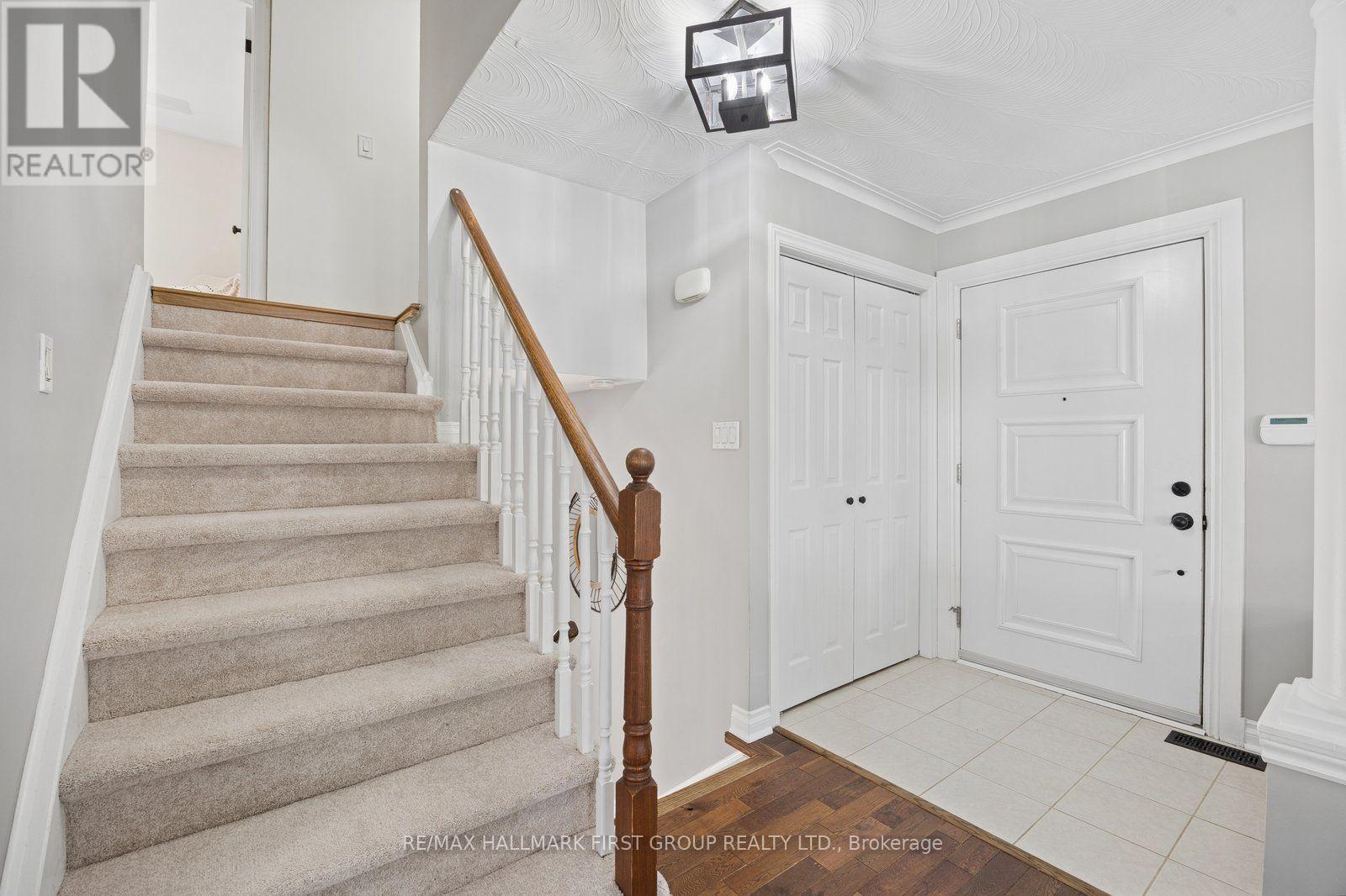 263 Fairlawn Court, Oshawa, Ontario  L1J 4R1 - Photo 2 - E13663408