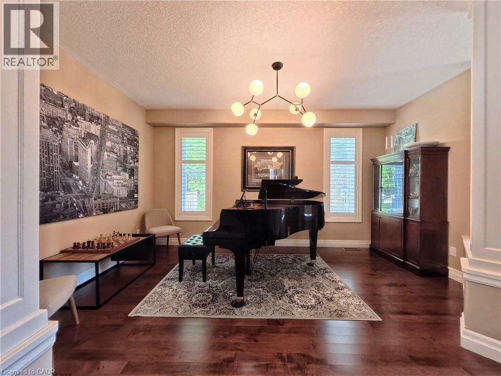913 Valebrook Court, Kitchener, Ontario  N2A 0E5 - Photo 4 - 40854699