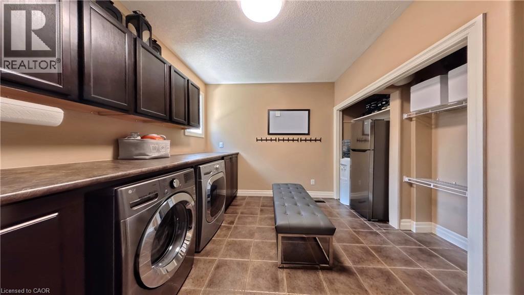 913 Valebrook Court, Kitchener, Ontario  N2A 0E5 - Photo 7 - 40854699