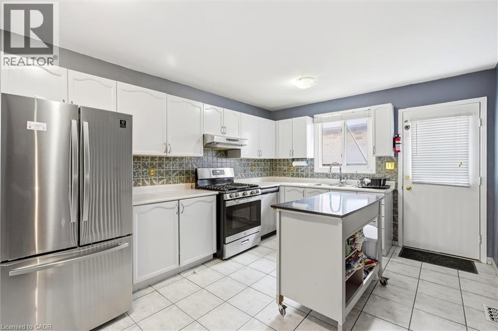 18 Anne Court, Grimsby, Ontario  L3M 5B4 - Photo 5 - 40854795