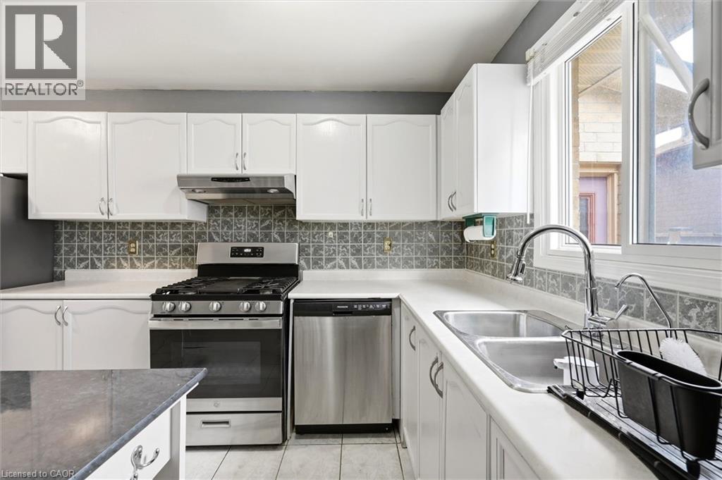 18 Anne Court, Grimsby, Ontario  L3M 5B4 - Photo 6 - 40854795