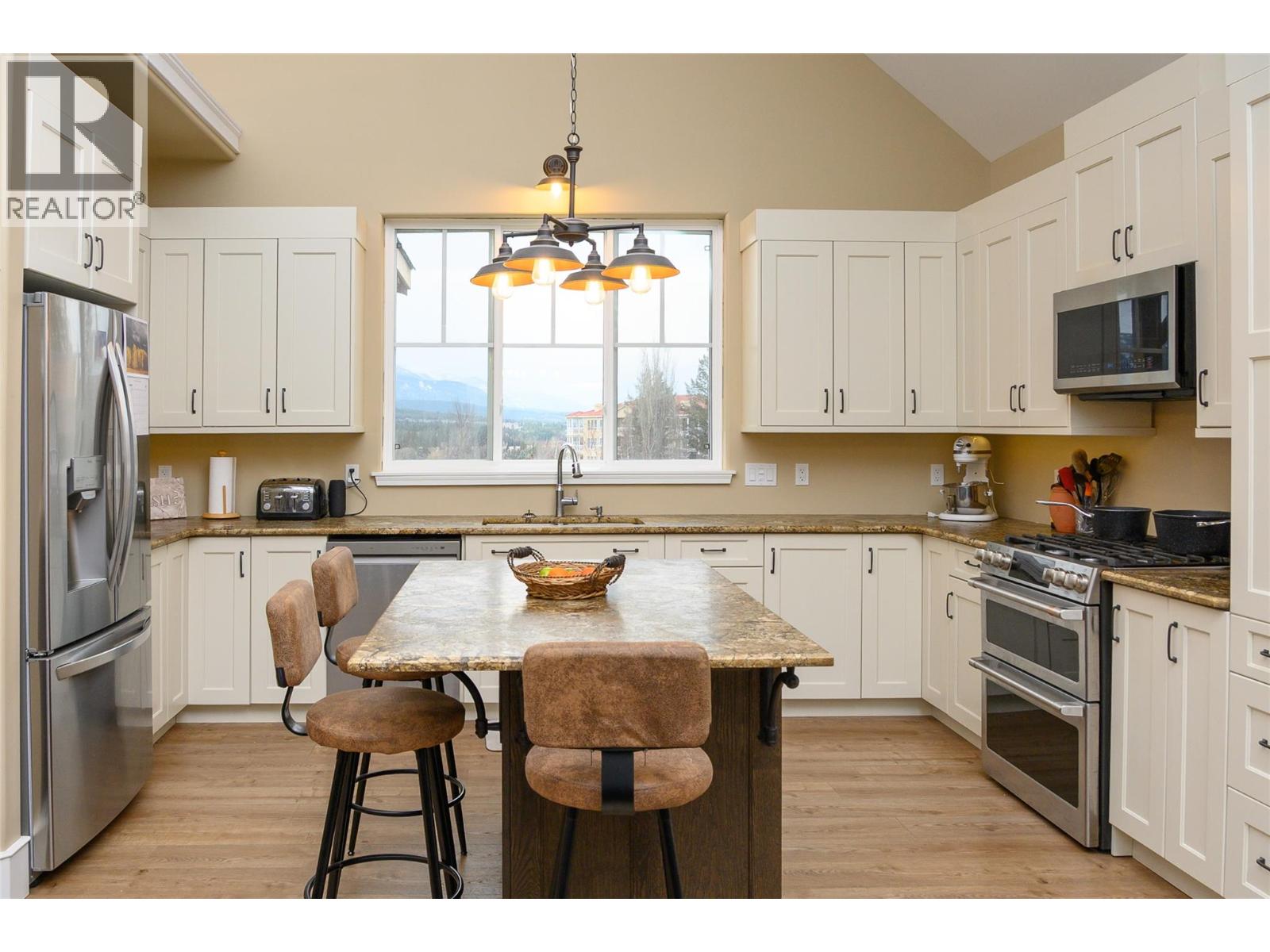 5112 Riverview Close, Fairmont Hot Springs, British Columbia  V0B 1L1 - Photo 4 - 10375533