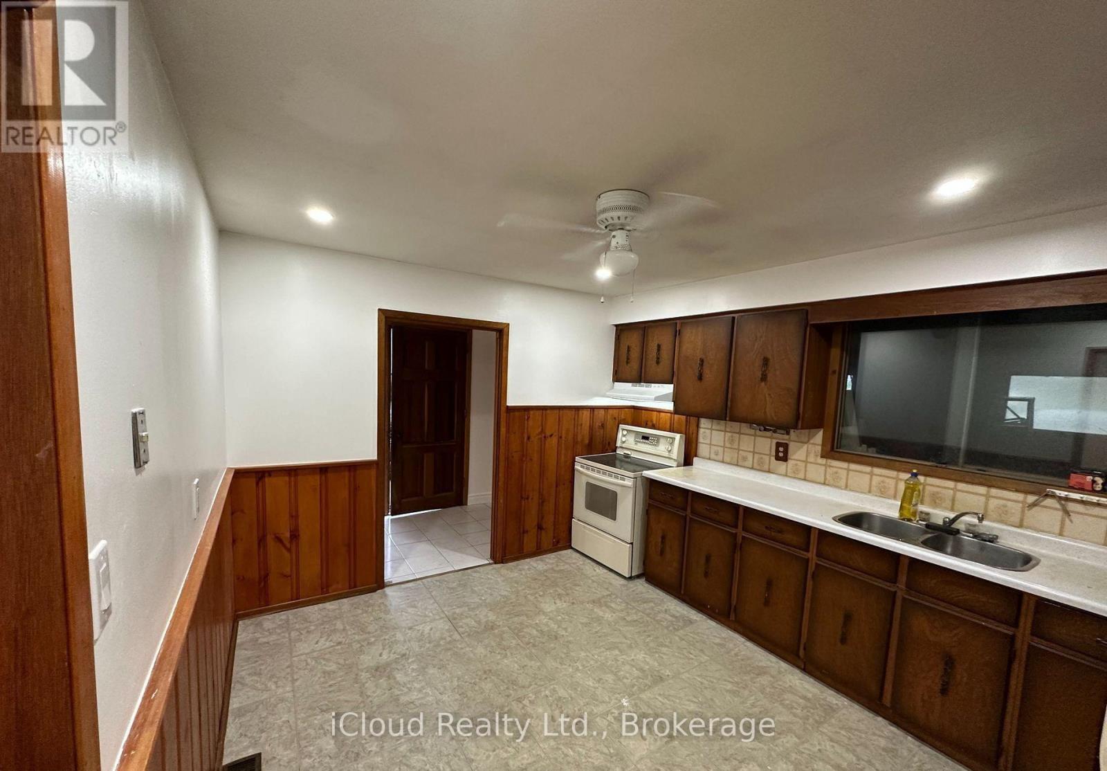 325 Dyson Road, Pickering, Ontario  L1W 2N1 - Photo 7 - E13636240