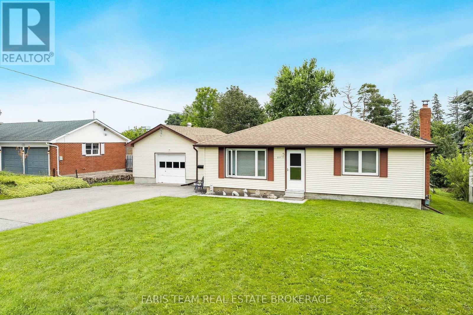 207 Warnica Road, Barrie, Ontario  L4N 3Z2 - Photo 3 - S13656676