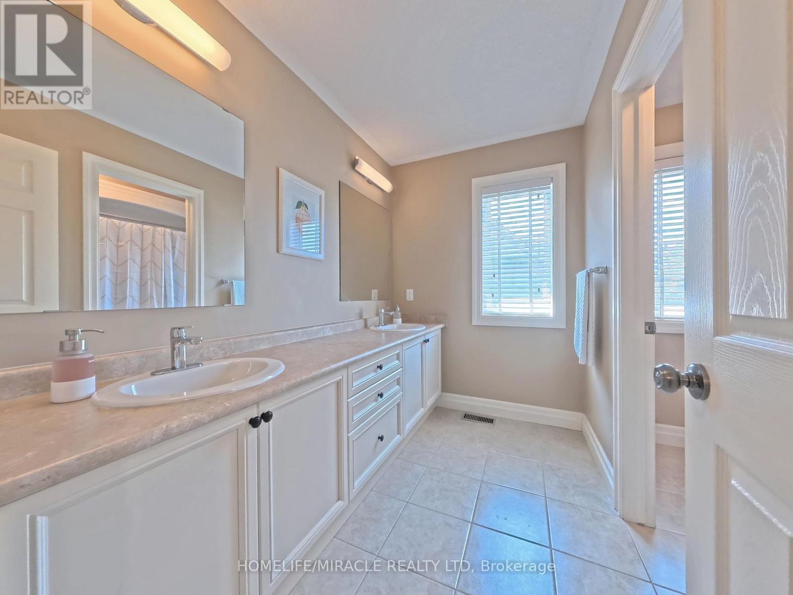 913 Valebrook Court, Kitchener, Ontario  N2A 0E5 - Photo 30 - X13657656